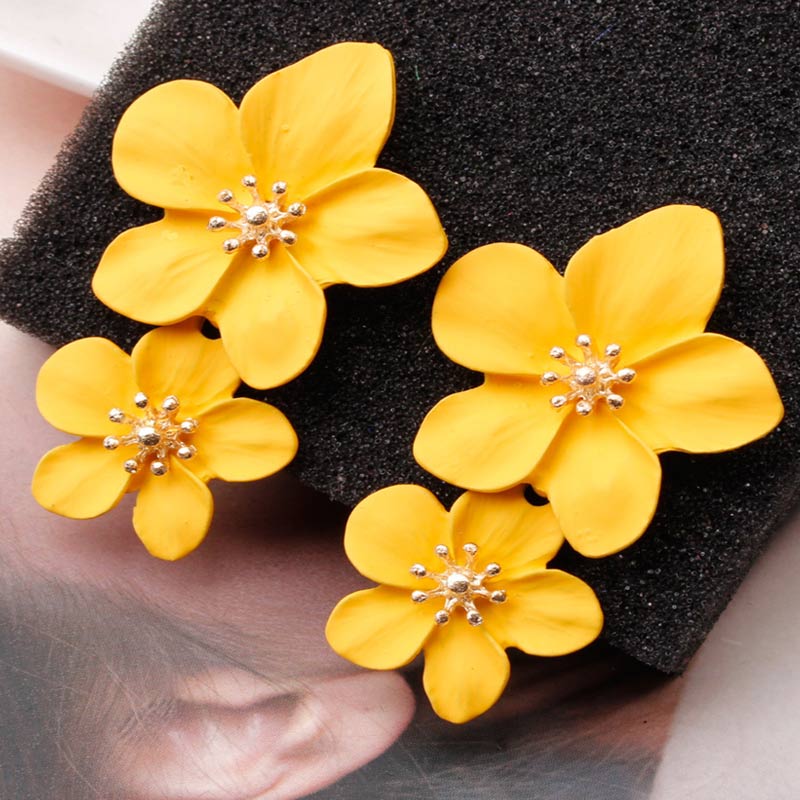 Solid Floral Pattern Drop Earrings