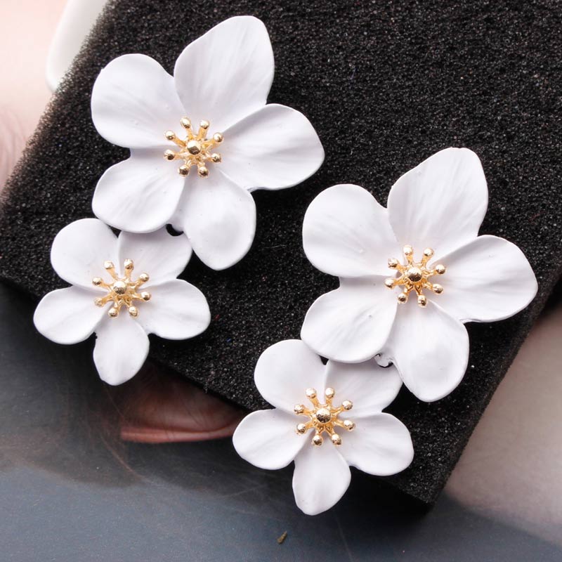 Solid Floral Pattern Drop Earrings