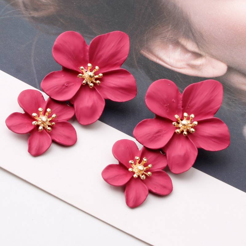 Solid Floral Pattern Drop Earrings