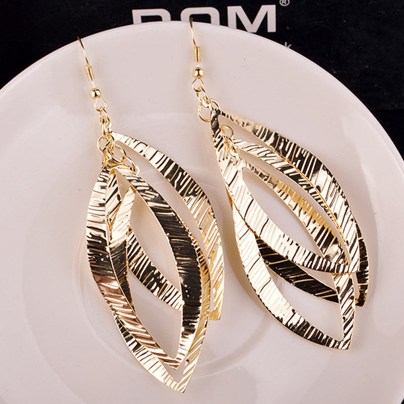 Leaf Pattern Hollow Out Drop Earrings