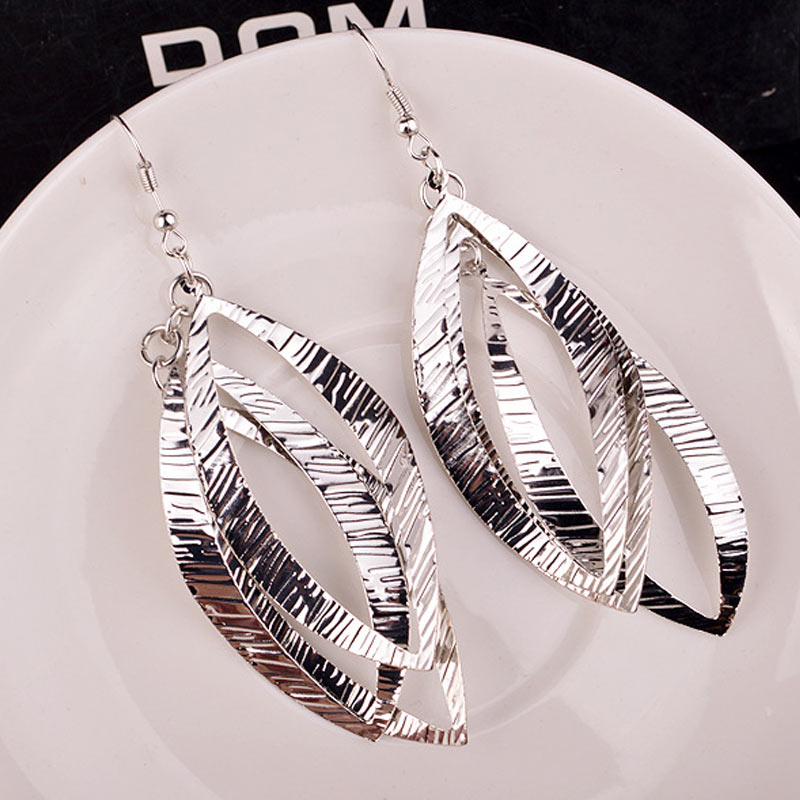 Leaf Pattern Hollow Out Drop Earrings