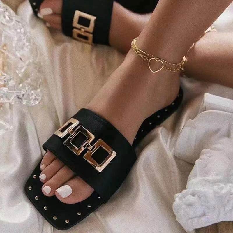 Solid Chains Decoration Flat Sandals