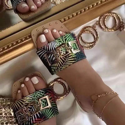 Solid Chains Decoration Flat Sandals