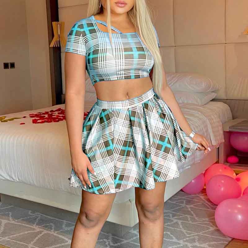 Plaid Pattern Short Sleeve Crop Top & Pleated Skirt Set